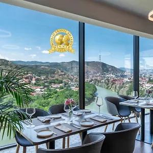 מלון Golden Tulip Design, טביליסי
